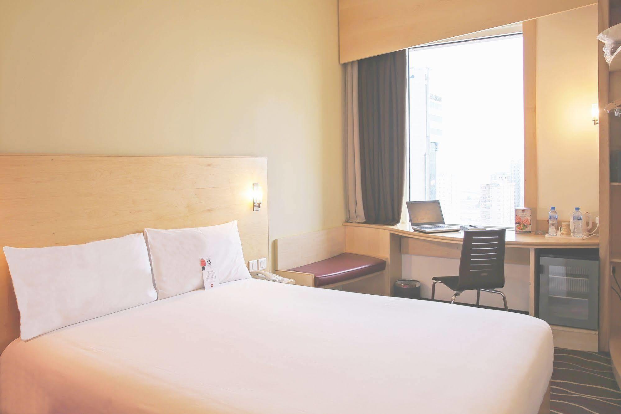 Hotel Ibis Sharq Kuwait City Exterior foto